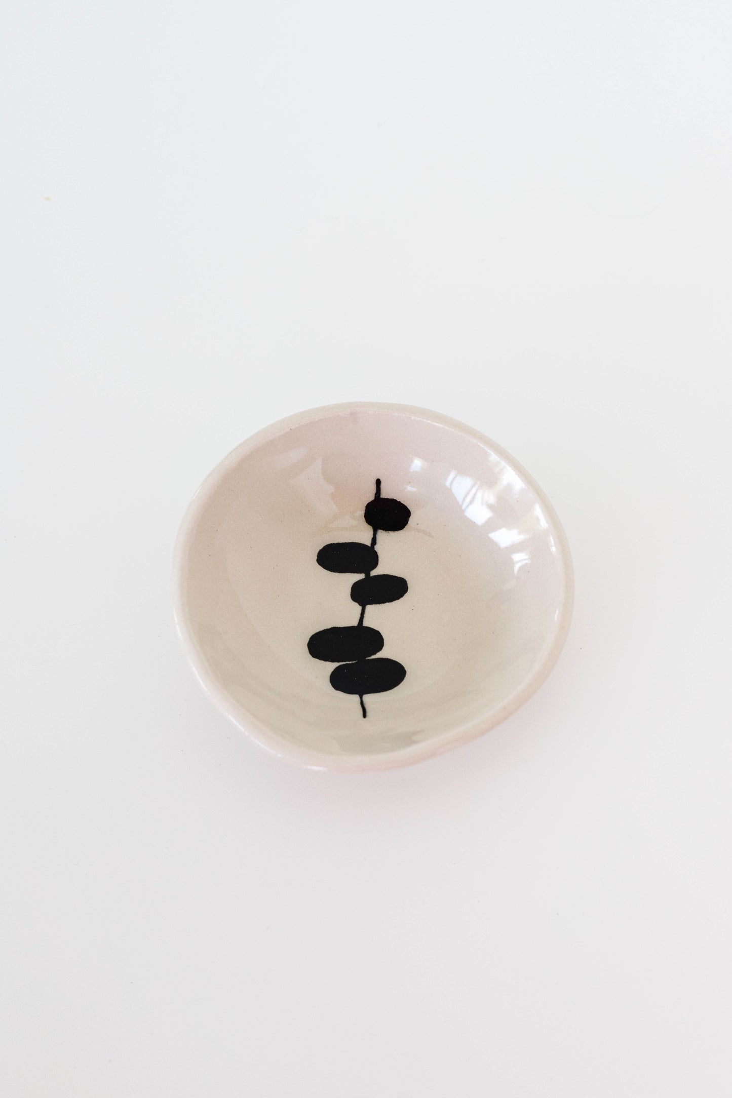 Eucalyptus in Black Plate and Bowl Set