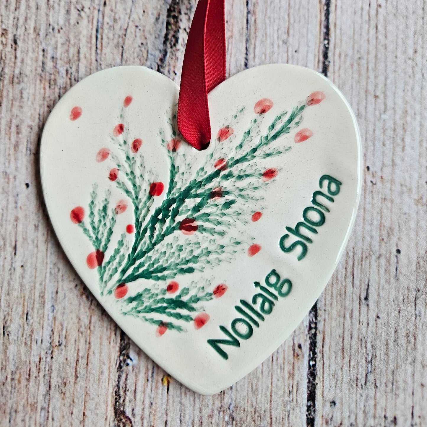 Cedar Berry Heart with Nollaig Shona
