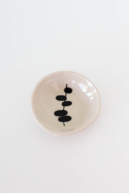 Eucalyptus in Black Plate and Bowl Set